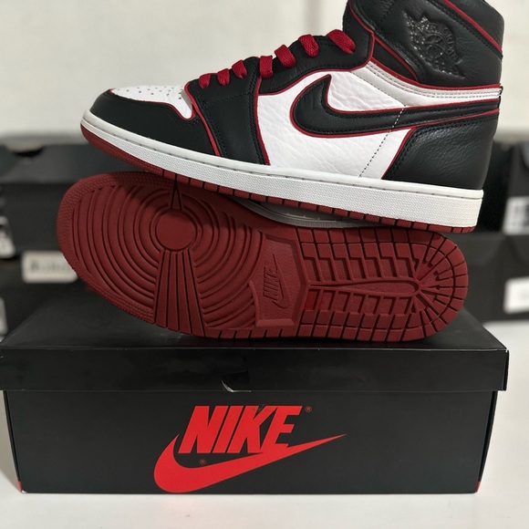 Jordan 1 Retro High Bloodline - Picture 9 of 9